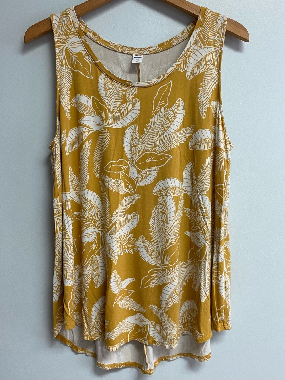 OLD NAVY LUXE SLEEVELESS TOP - XL
